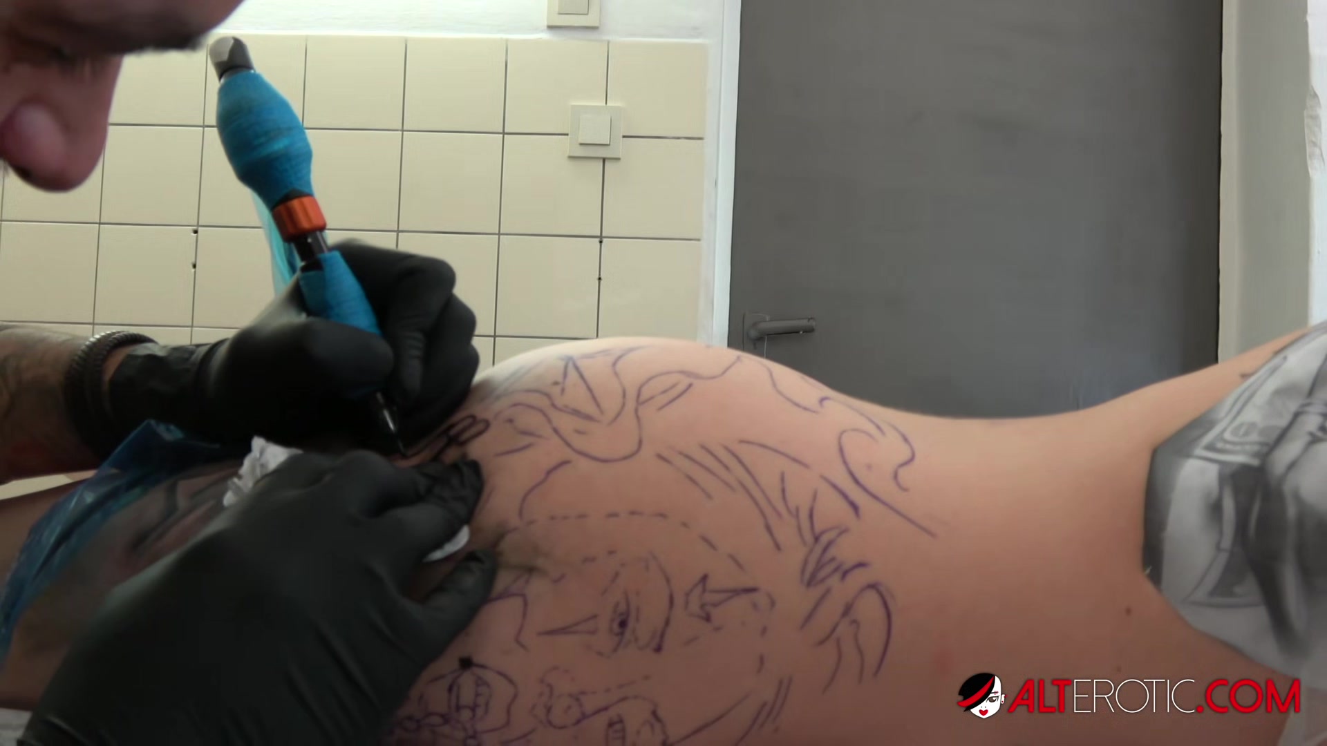 Jay Jay Ink covers up a messy tattoo