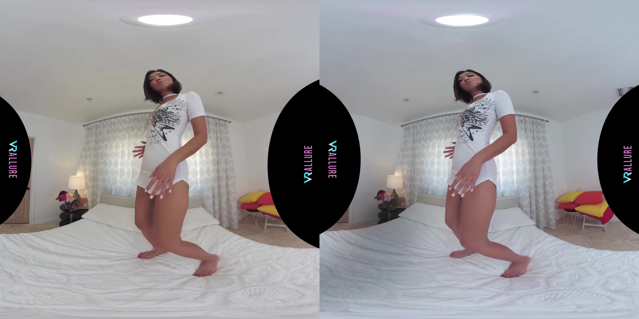 VRALLURE Let Me Show You How I Rock Out!