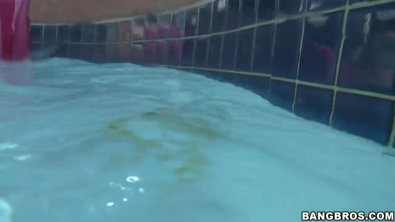 Three lesbians Kelso D'Love, Nikki Brooks and Rita Marie in the swimming pool