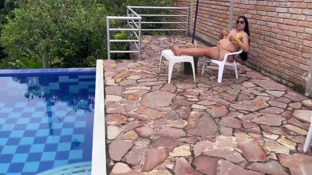 Piscinero Cachondo Me Folla Cuando Mi Marido No Esta 10 Min