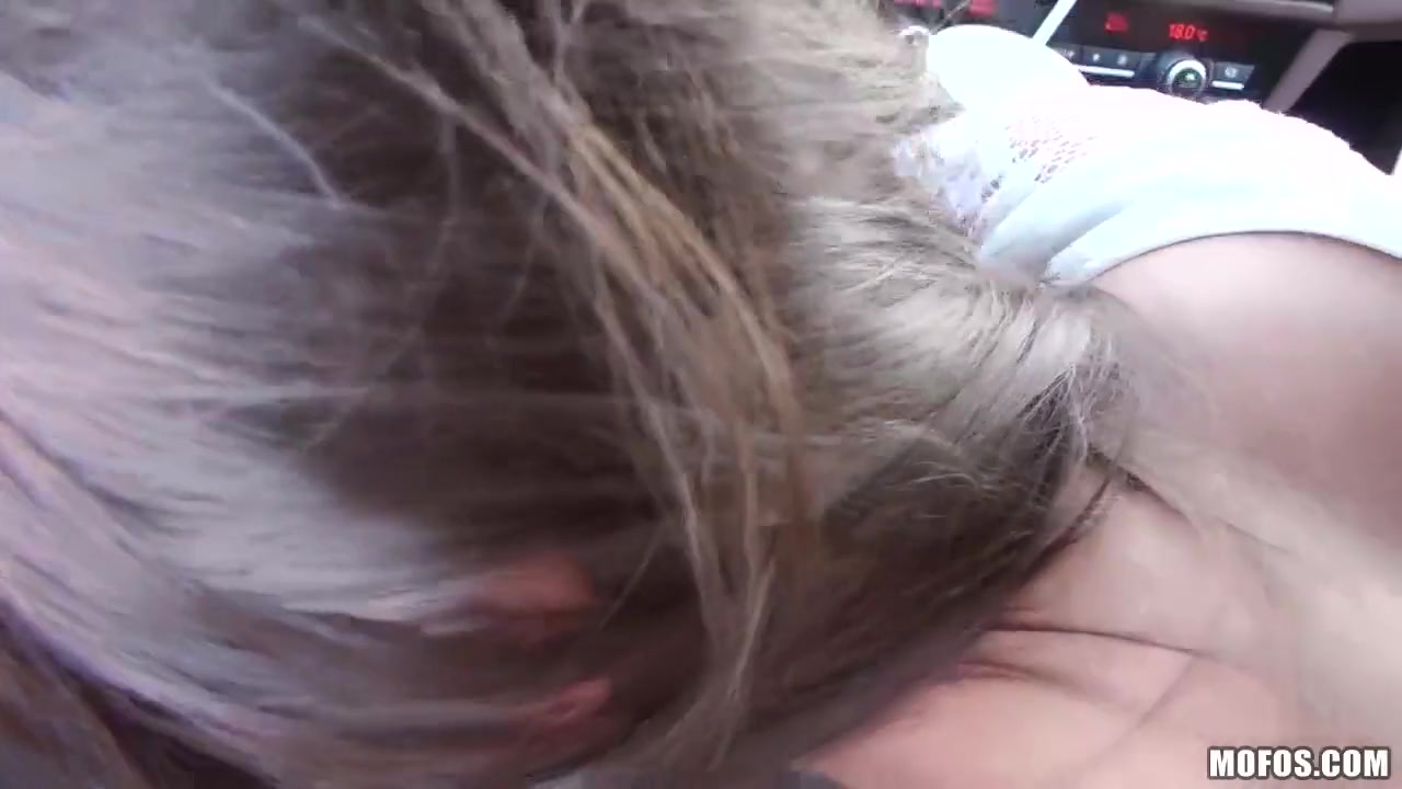 Hot teen 18+ Sucking my Dick while Driving