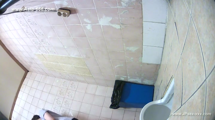 chinese girls go to toilet.62
