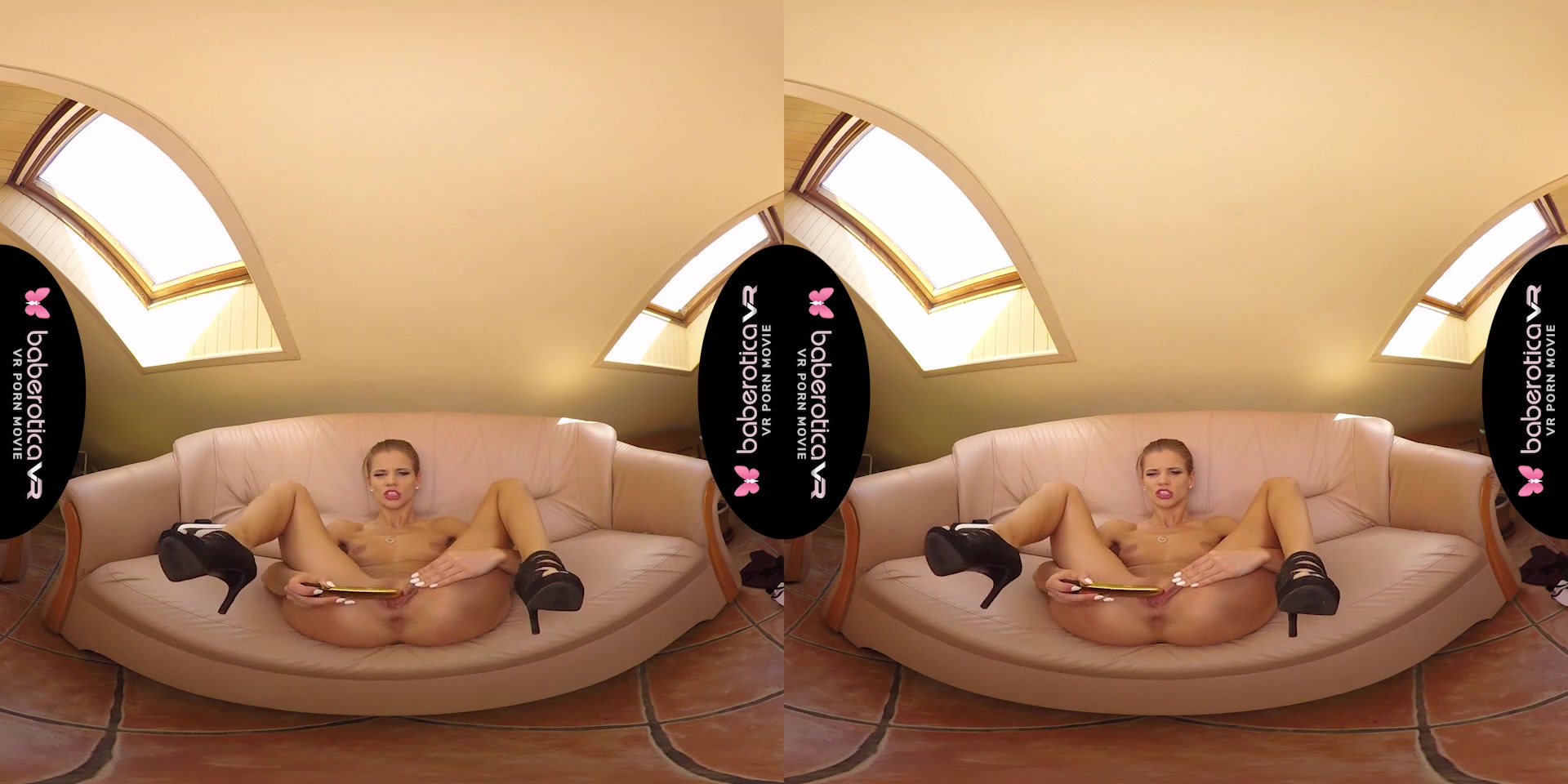 Slender Sarah Kay Works Magic On Cam - BaberoticaVR