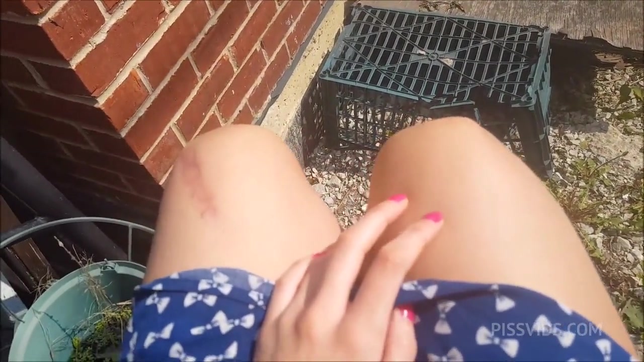 HOT PEE SCENES / LITTLE PUCK AMATEUR - PissVids