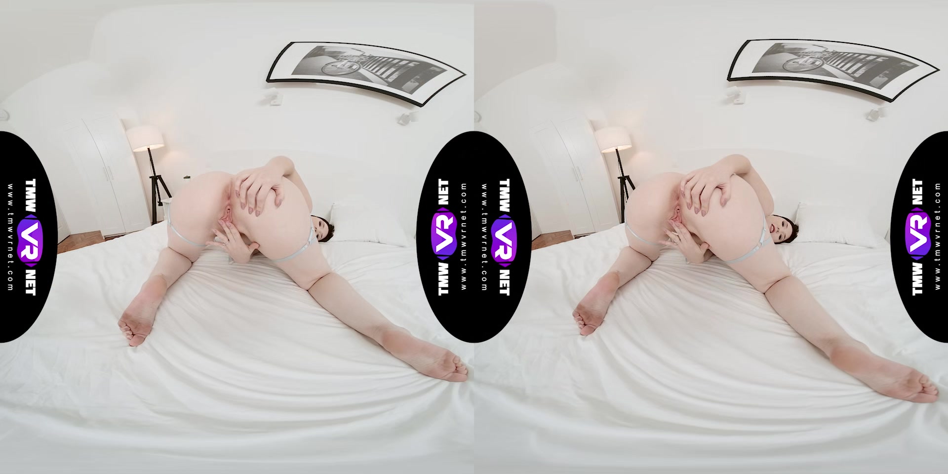 Fighting boredom with orgasming pussy