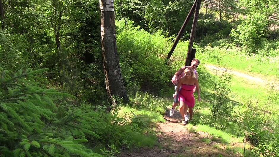 Rita Moor has meet n fuck first date sex in nature