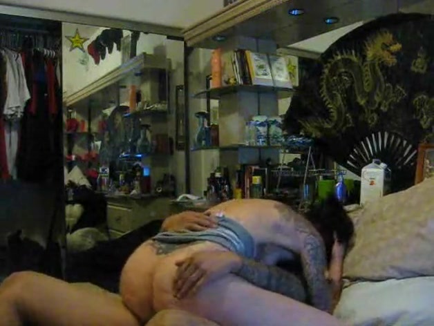 Tattooed slut all up on that dick