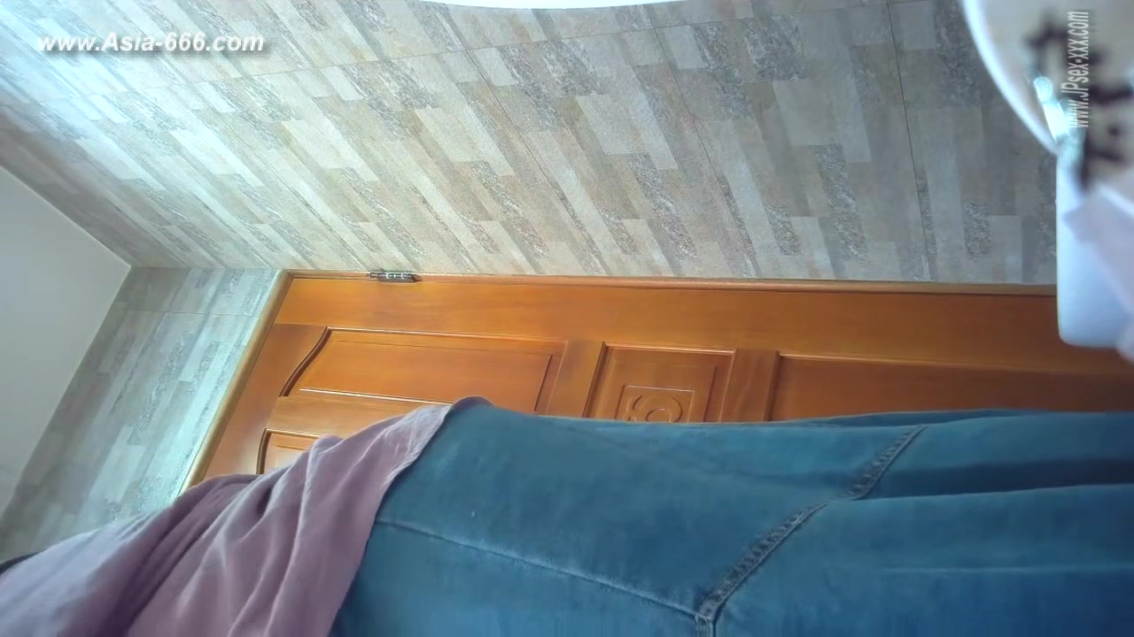 chinese girls go to toilet.291