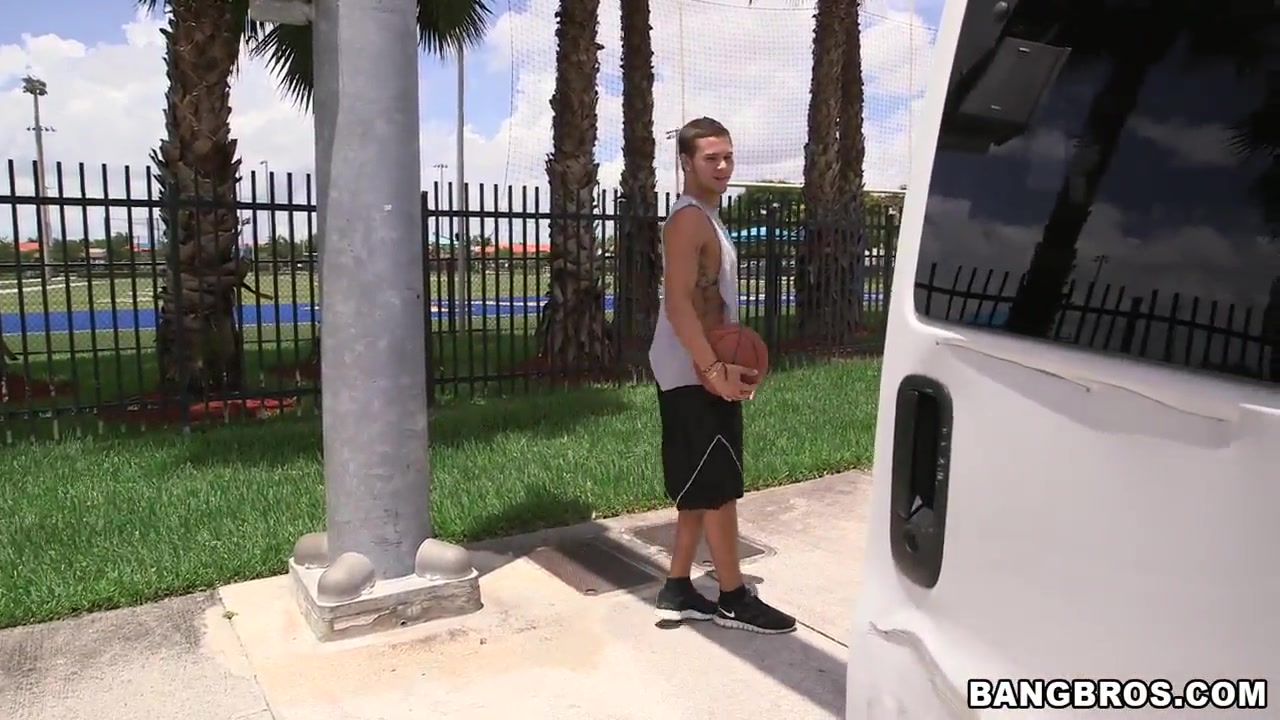 Sexy ass Sandy Sucks cock in a moving vehicle
