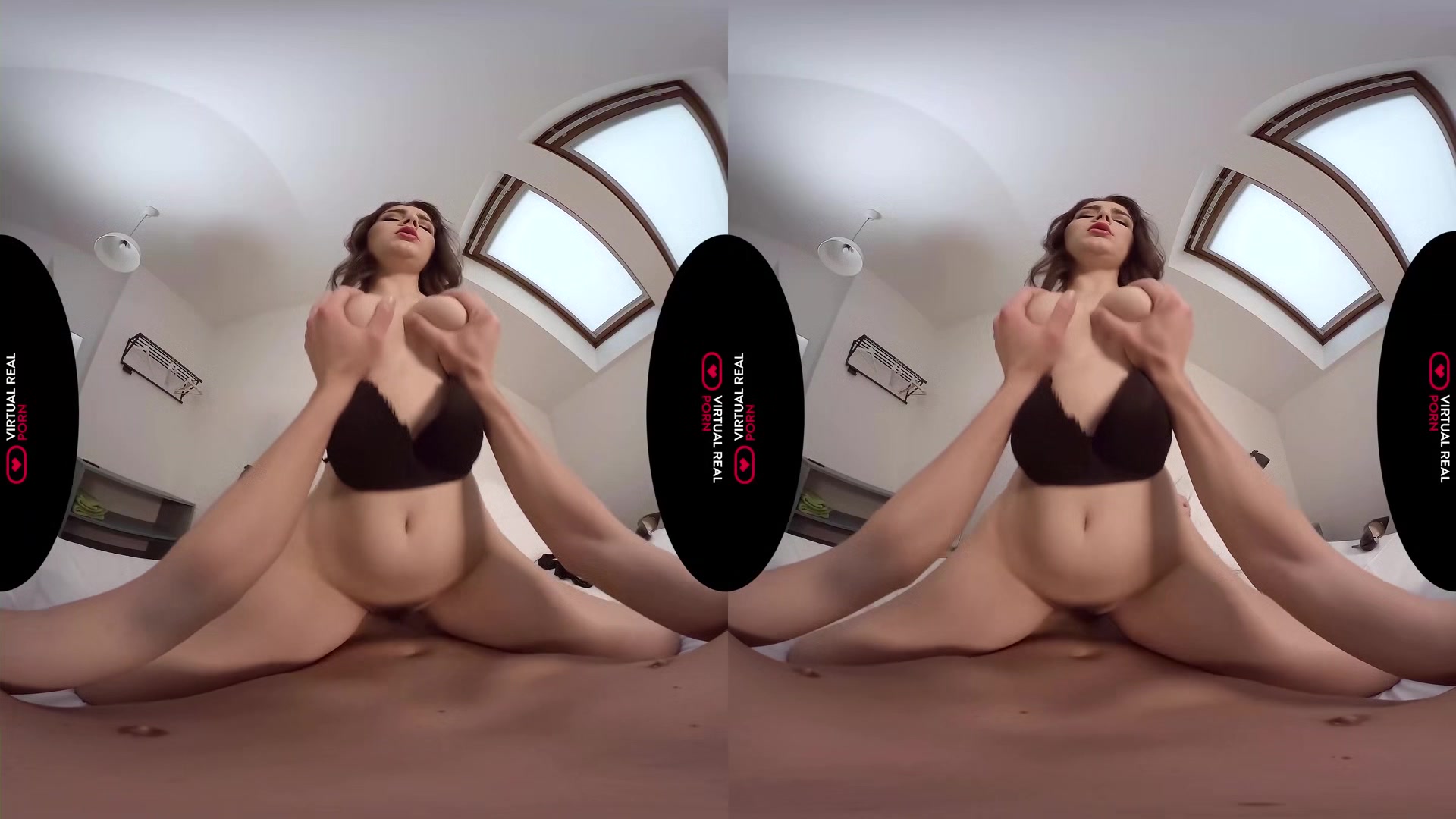 Here she cums