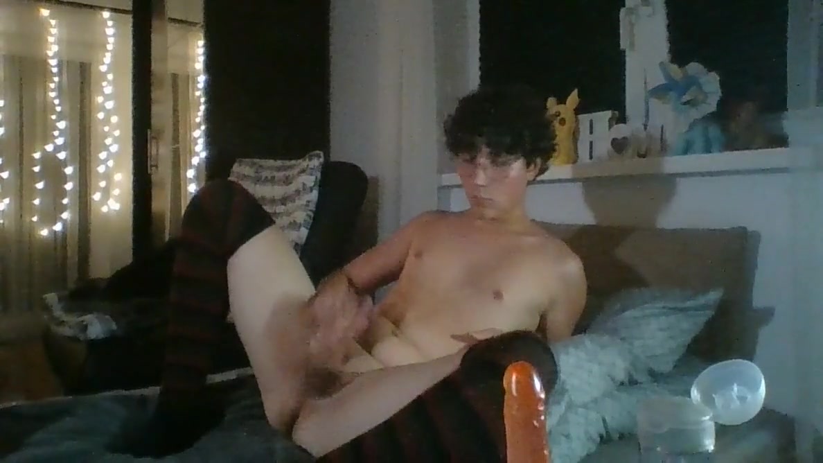 Cute teen 18+ Boy Vapes While Fucking His Ass