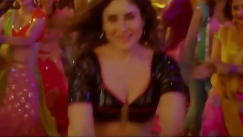 Kareena kapoor jerk off challenge fevicol se edition
