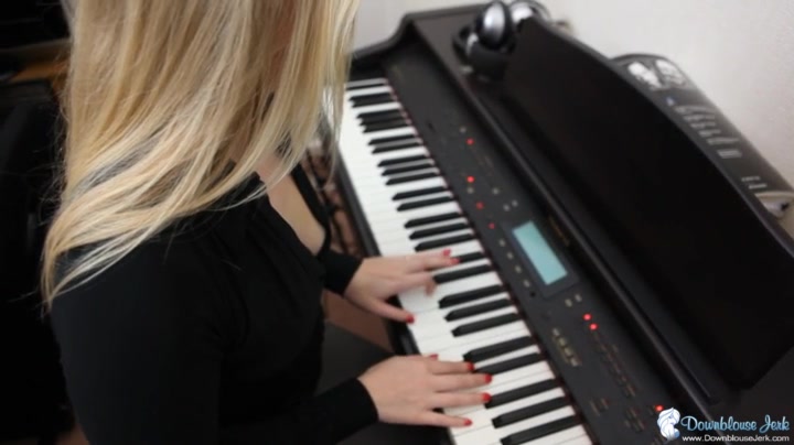 Toni Lou in Musical Tease - DownblouseJerk