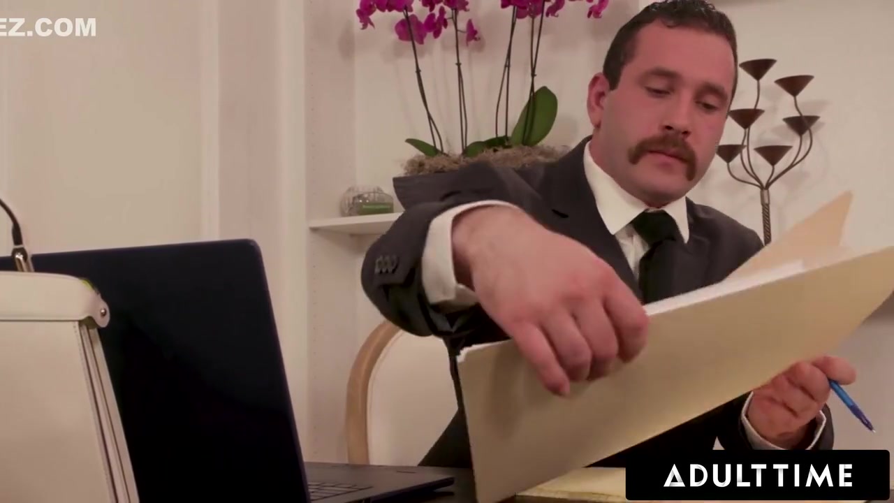 Aubrey Kate - T-girl Celebrates Divorce With Office Anal Creampie From Hung Lawyer!