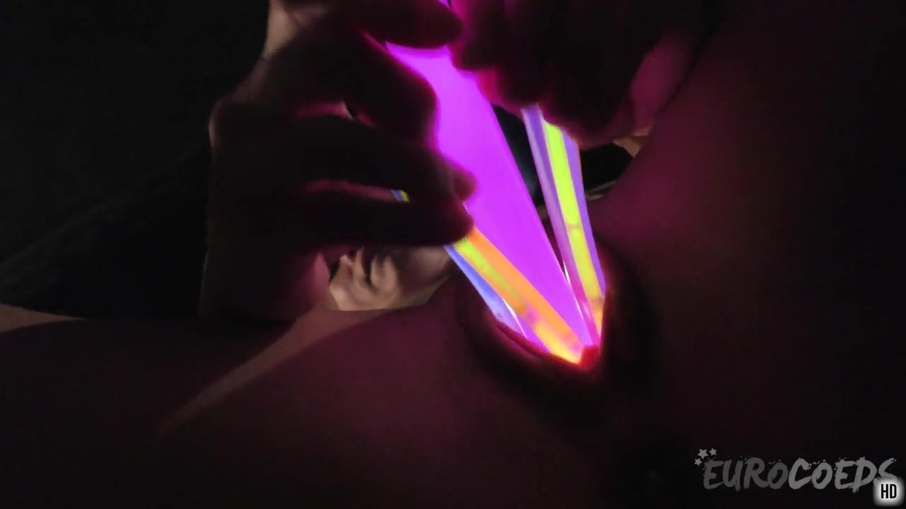 28yo Solvita Kinky Pussy Gaping Wiht Glow Sticks Pink Cervix View - EuroCoeds
