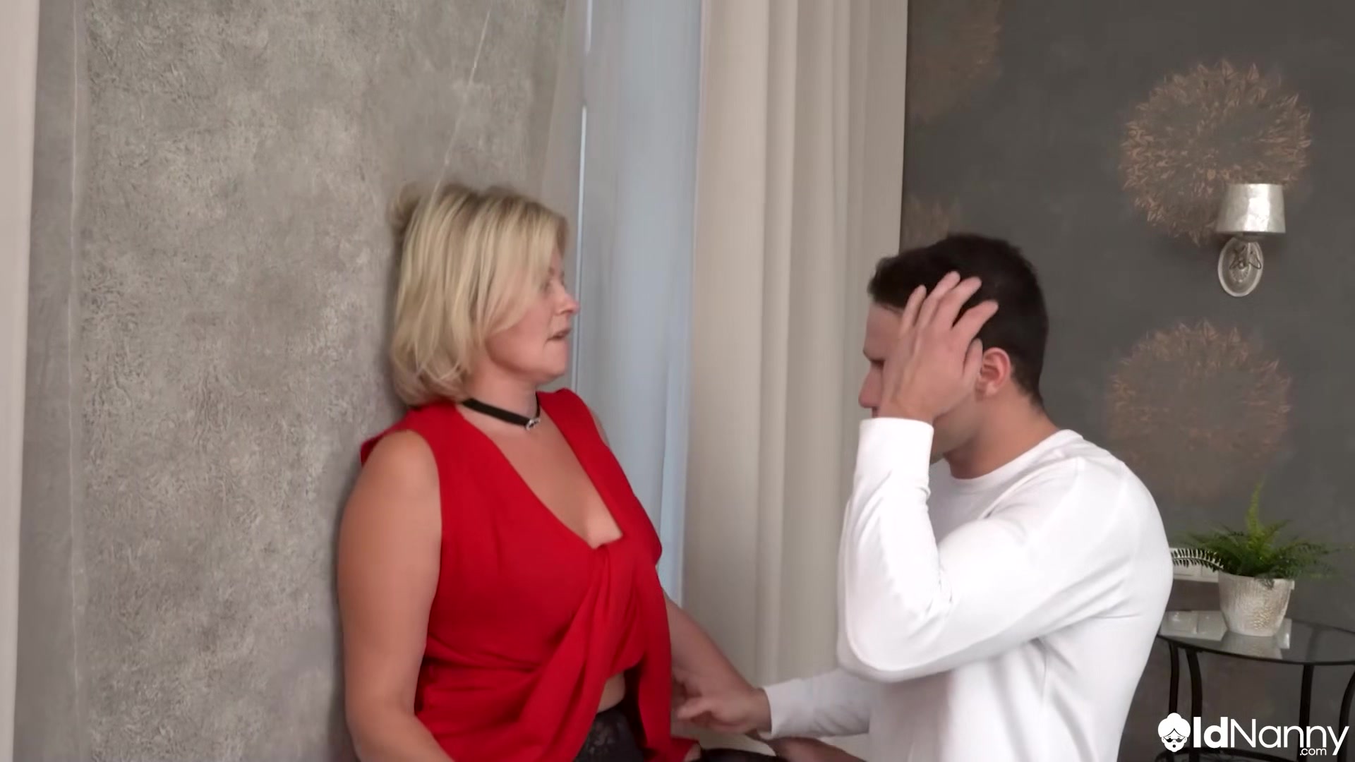 Horny Oliver Trunk Pleasures MILF Diana Douglass - AGEDLOVE