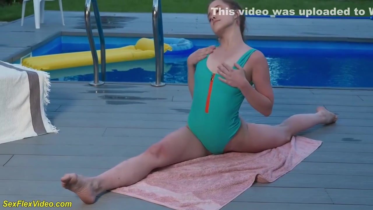 Flexi Outdoor Fucked - Nicole Murkovski