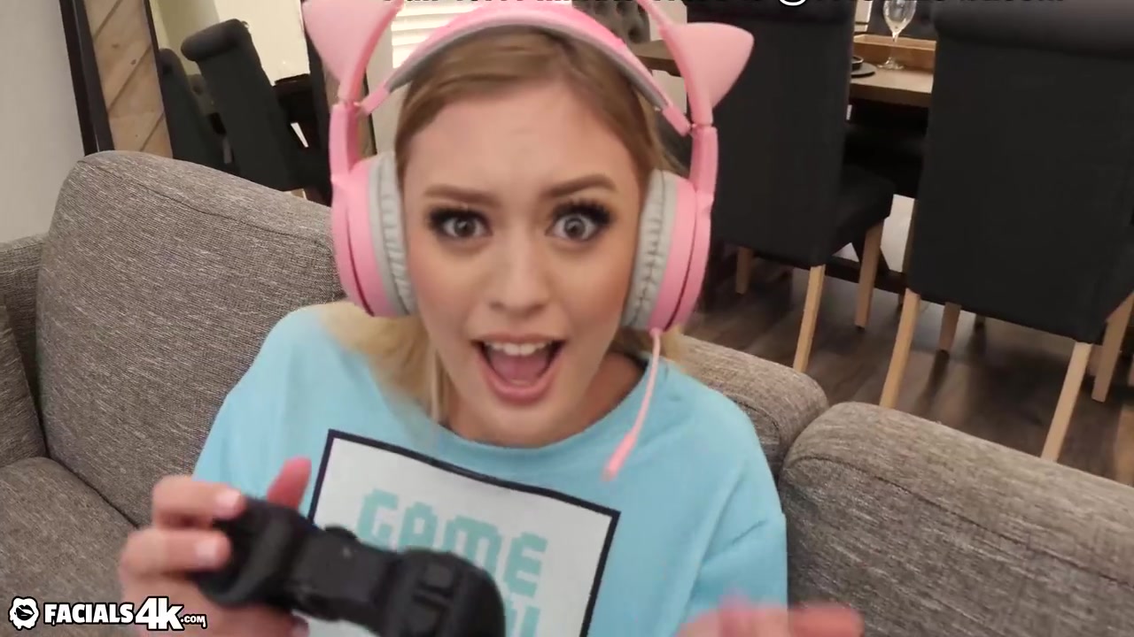 Amber Moore - Hot Gamer Chick Gets Blasted In The Face With Loads Of Cum