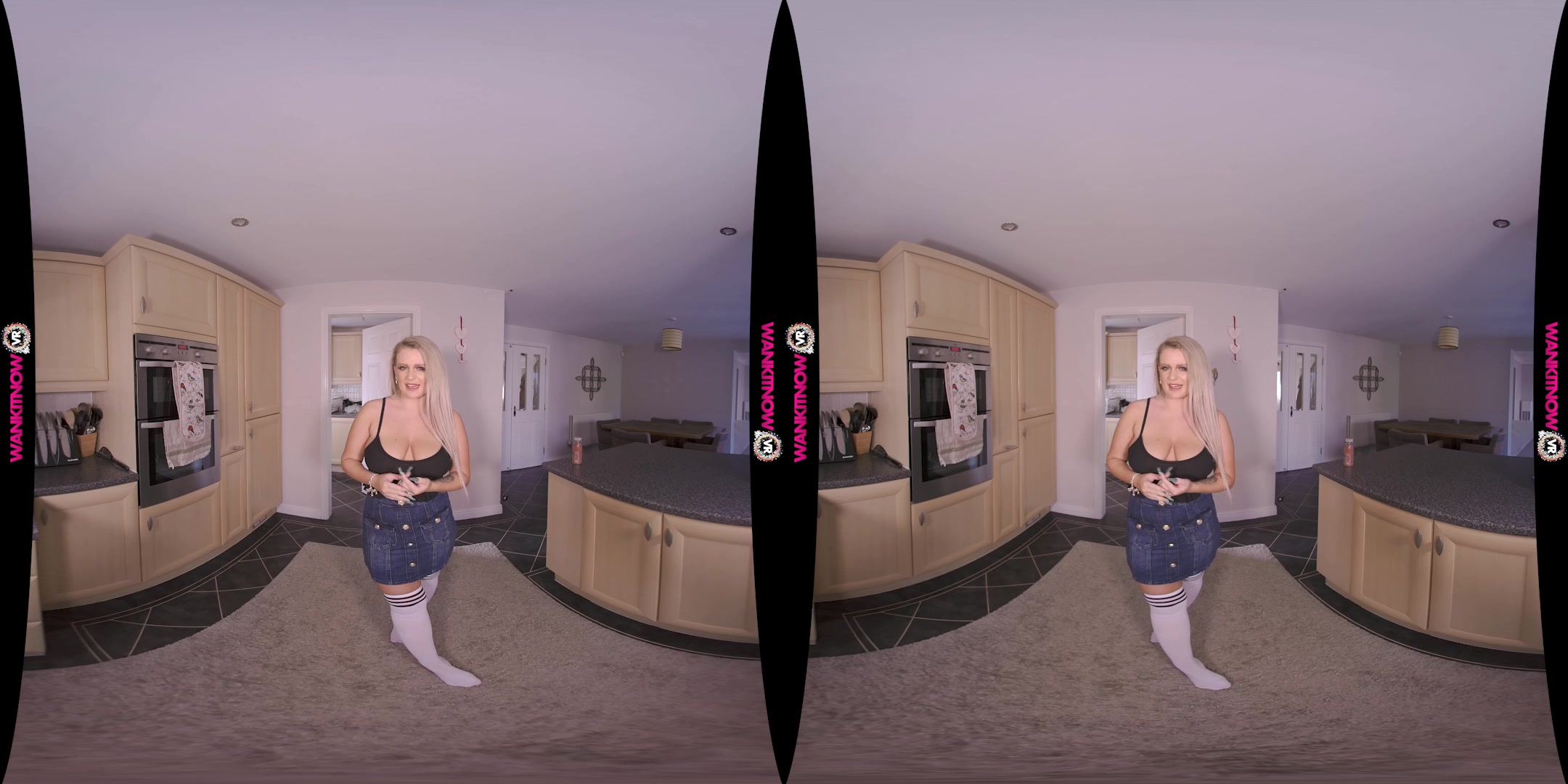 Risky Business featuring Dolly - WankitNowVR
