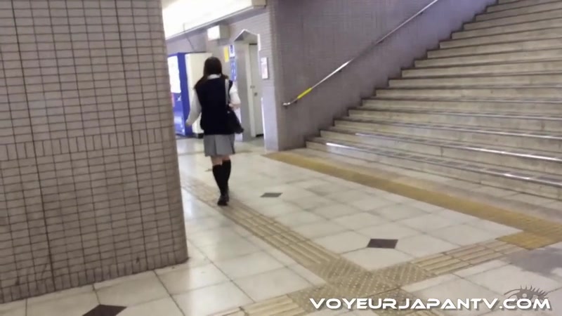 Getting Off Before School - VoyeurJapanTV