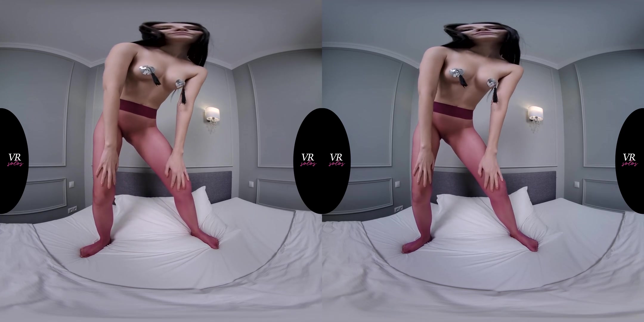 Vanessa's First VR Experience - SexLikeReal