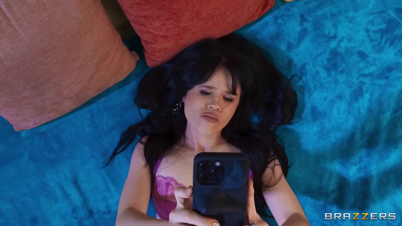 Fucks Her Girlfriend Yhivi To Teach Her A Lesson With Scott Nails