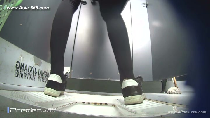 peeping chinese university toilet.10