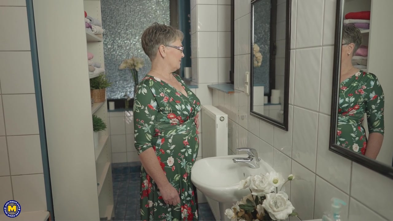 Granny Neighbour Voyeur - Grandma Petra Is Getting A Surprise Visit