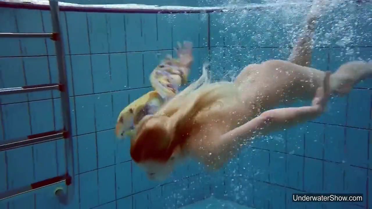 Shes Incredibly Flexible In The Pool