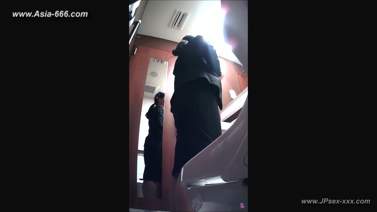 peeping Korean restaurant toilet.37