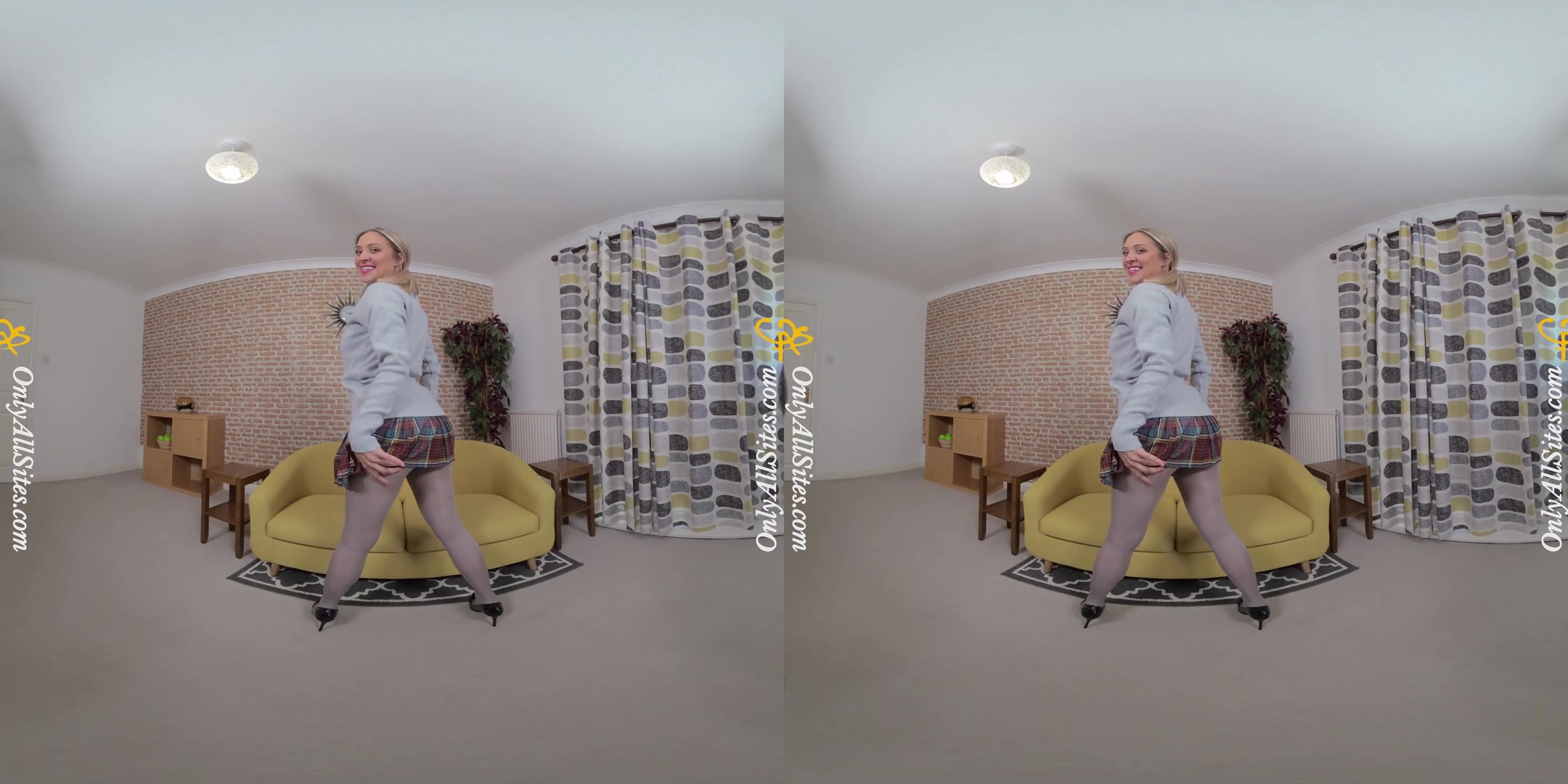 Samantha - Hollywood Smile - OnlyTease