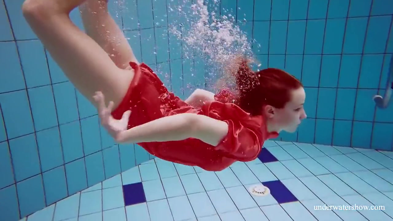 Sexy Naked Twat Avenna Swims Nude In The Pool