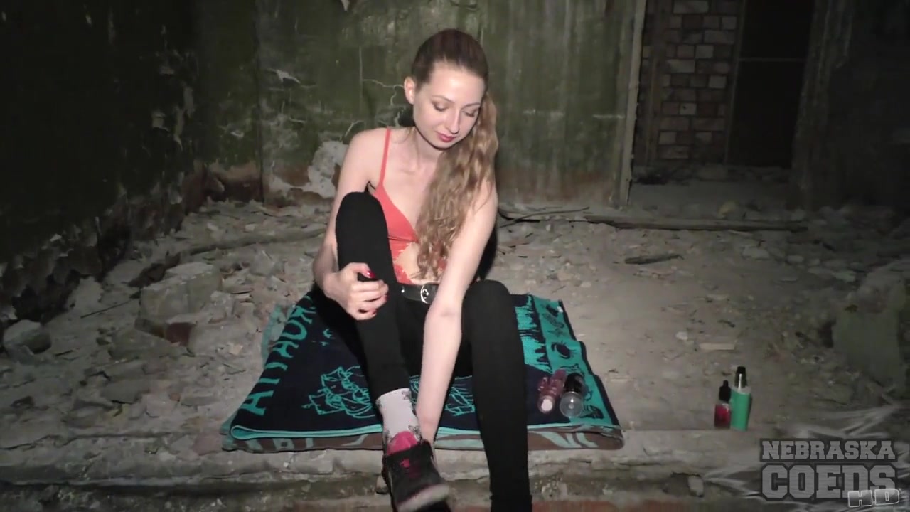 Areana Masturbating In An Abandoned Building With Gape Closeups - NebraskaCoeds