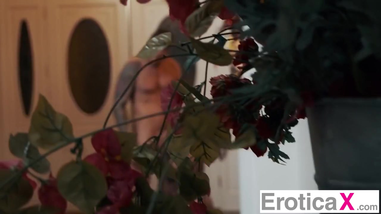 Quinton James - Beautiful Ebony Babe Seduces Gent