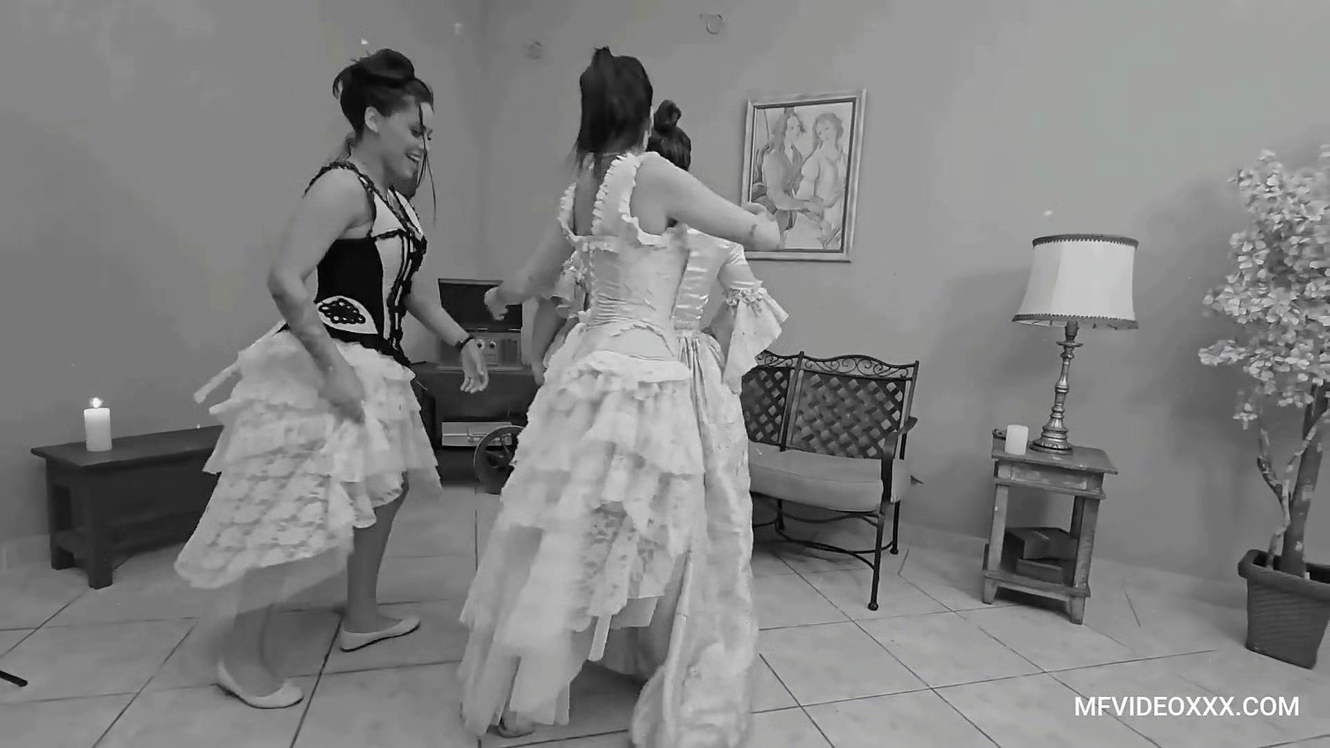 Lost Generation: Kissing Practices