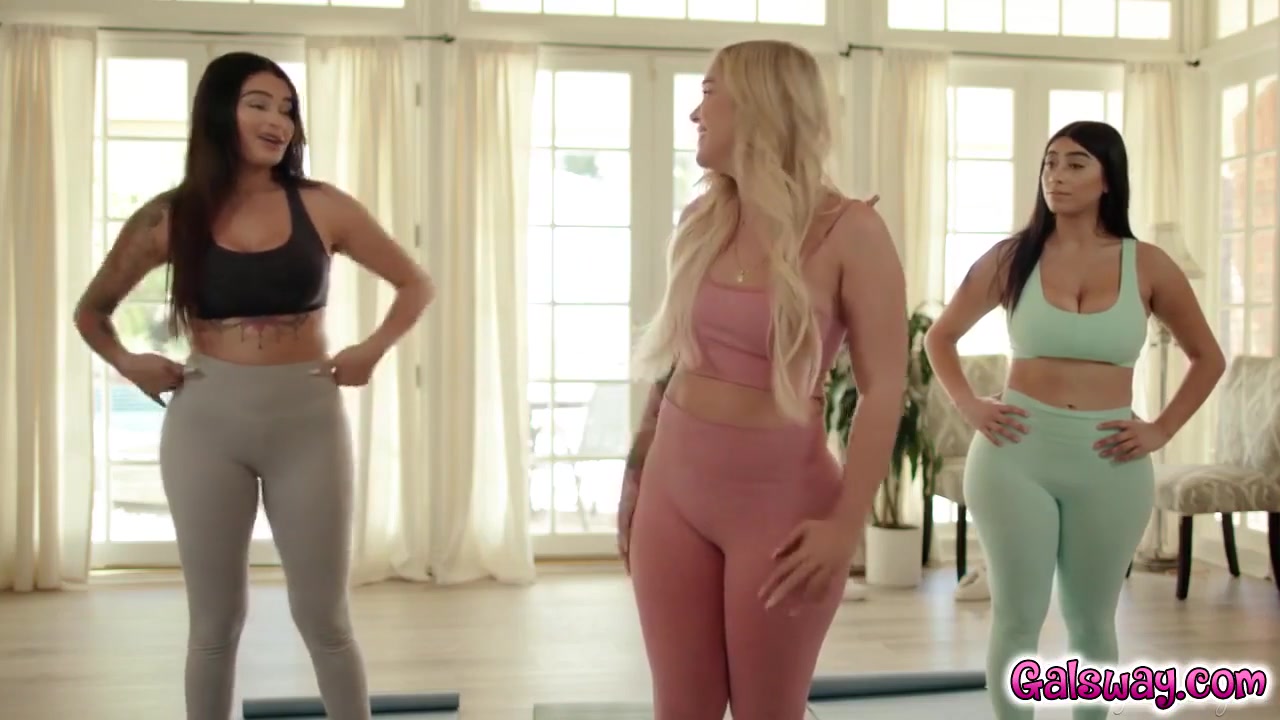 Kali Roses - Things Amongst Violet And Carolina Getting Hot