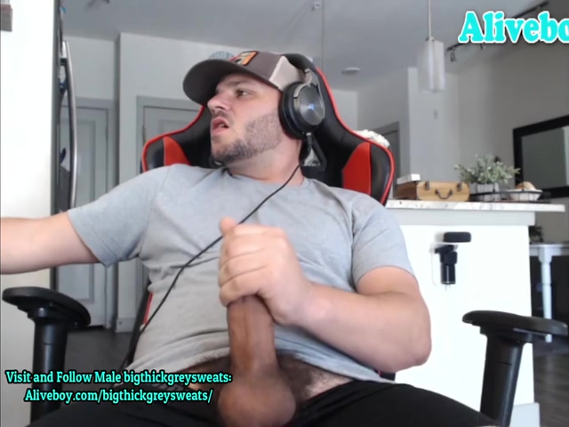 Toned American Guy Strokes Big Thick Cock On Webcam