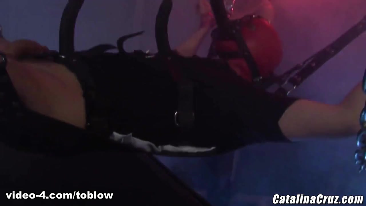 Kit Lee and Kat Lee - LicensedToBlow