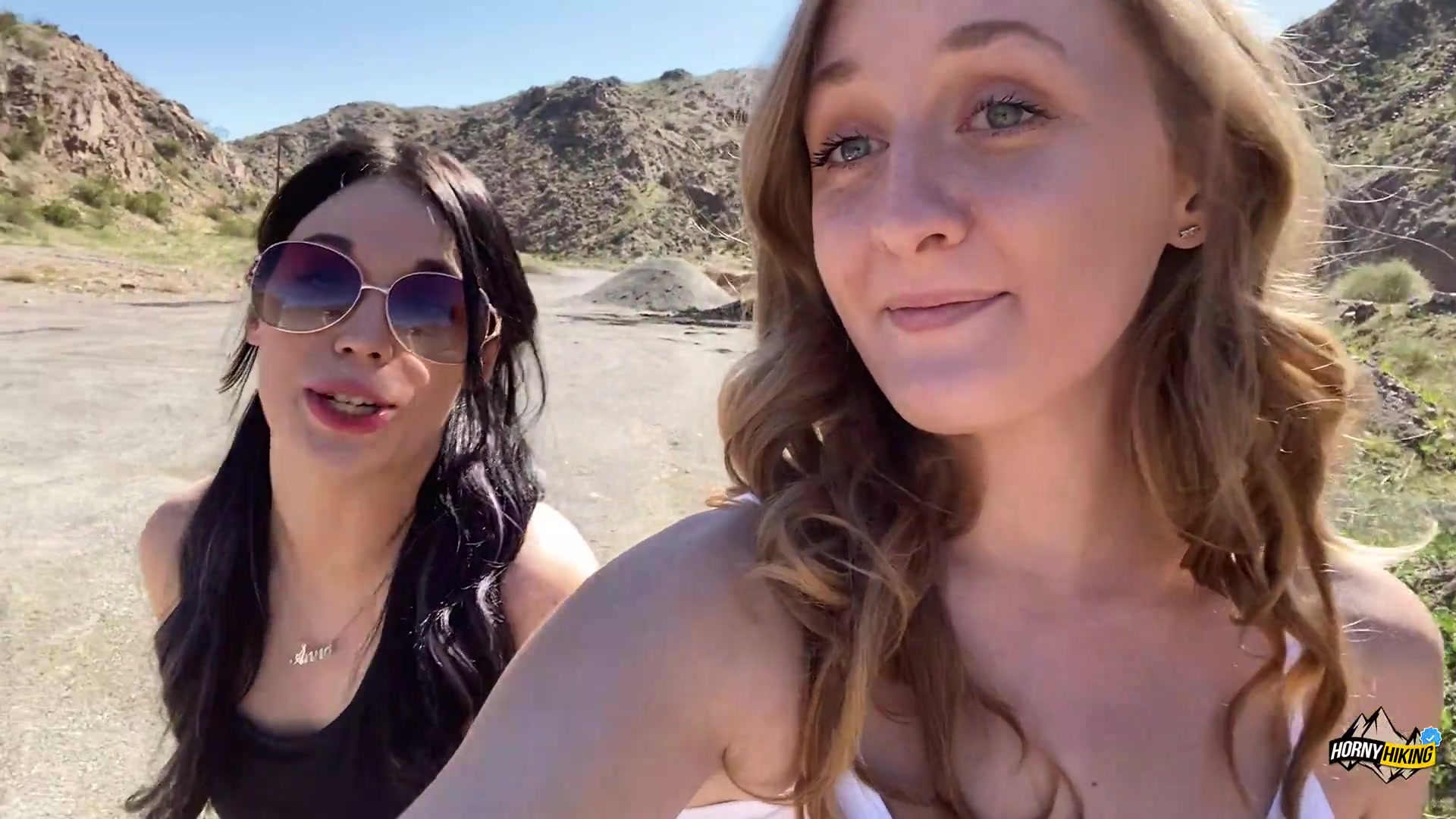 Adventure Porn Threesome With Anna Bailey - Sex Movies Featuring Molly Pills