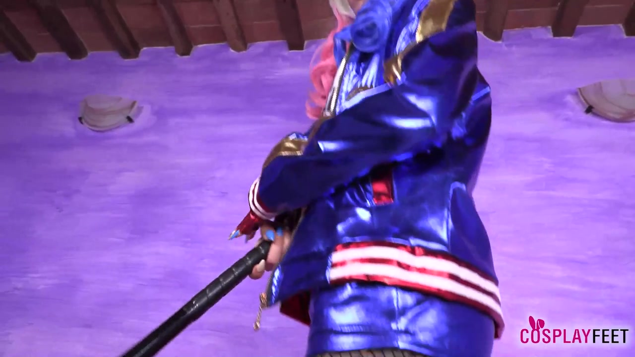 Smoking-hot Katy in a sexy Harley Quinn outfit