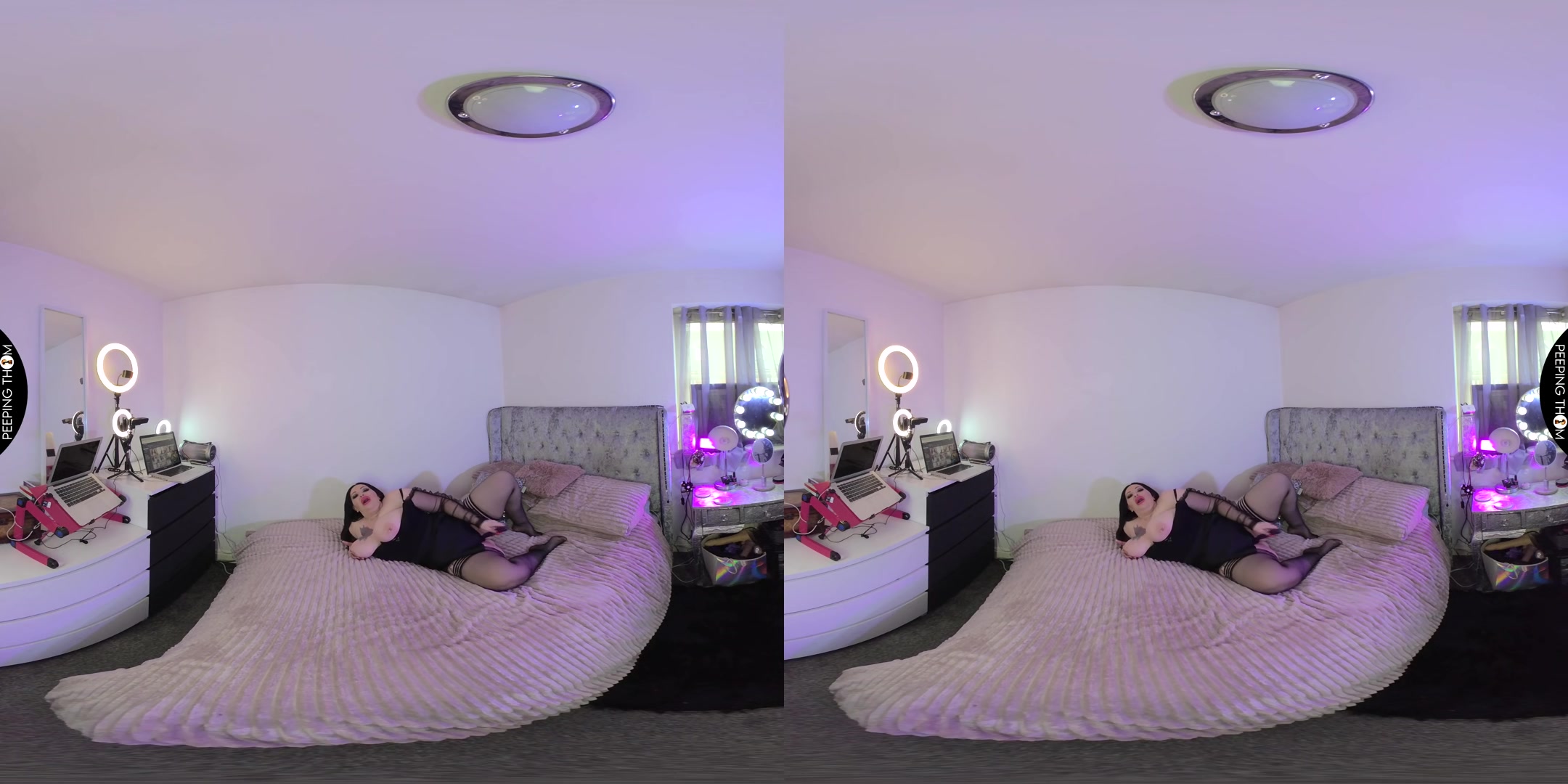 Mia MILF - Watch Me On Webcam - PeepingThom