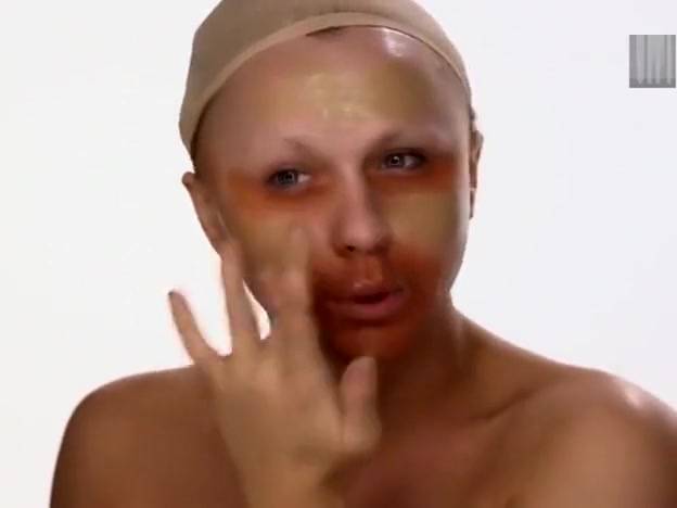 Drag Makeup With Farrah Moan