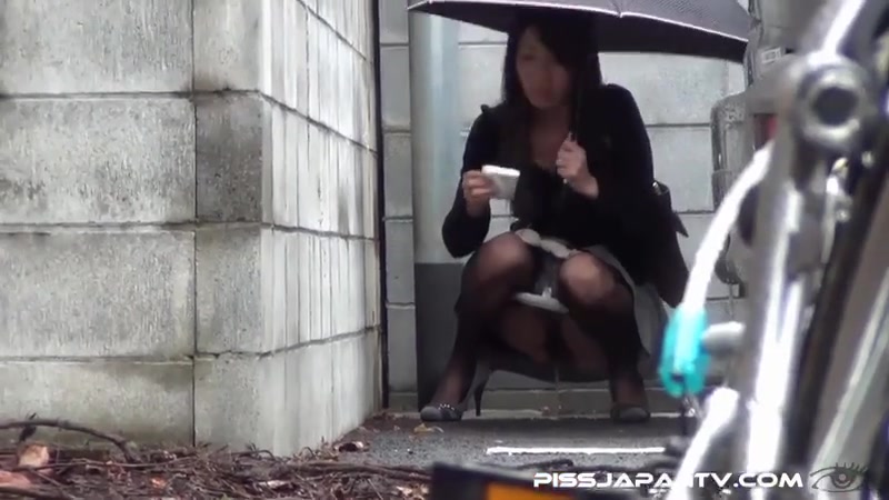 Making It Rain - PissJapanTV