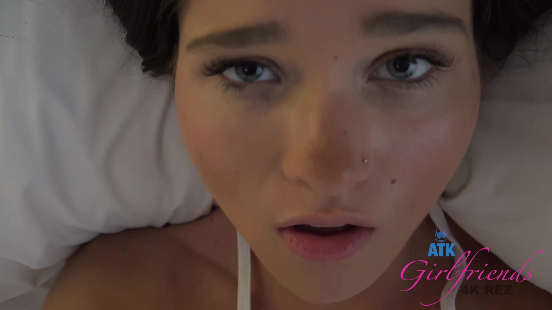 Zoe Wakes Up Horny, And That Works For You!