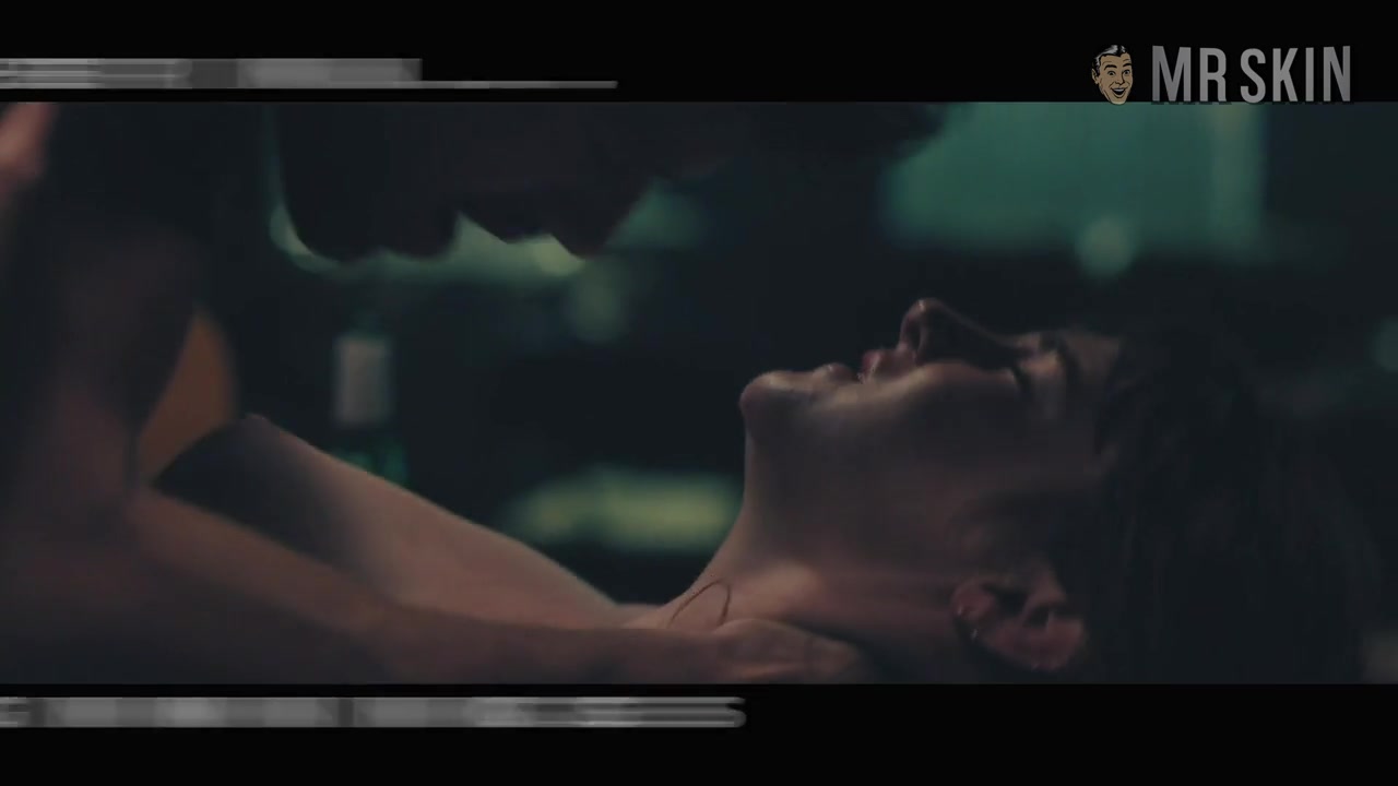 Battle of the Babes: Shailene Woodley vs. Jennifer Lawrence - Mr.Skin