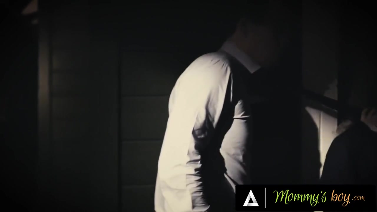 Cheating Man Bangs His Mature Neighbor - Justin Hunt