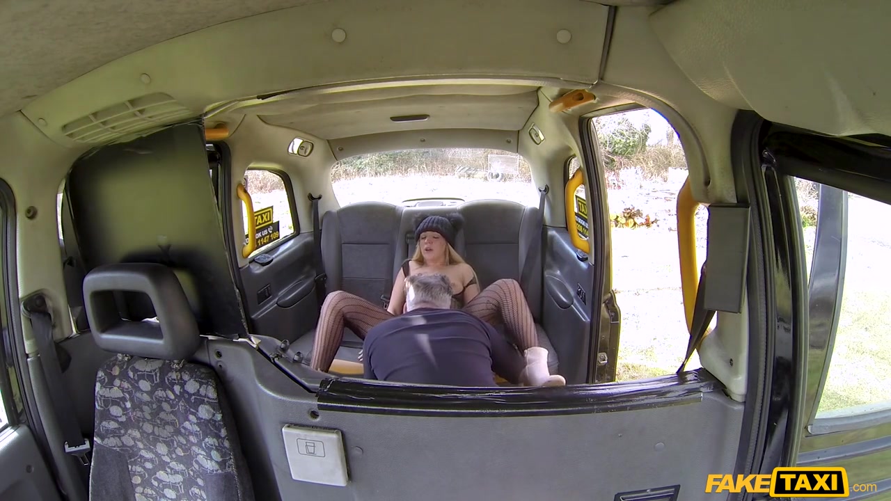 Amber Deen & John in Hot Blonde Loves To Give Rimjobs - FakeTaxi