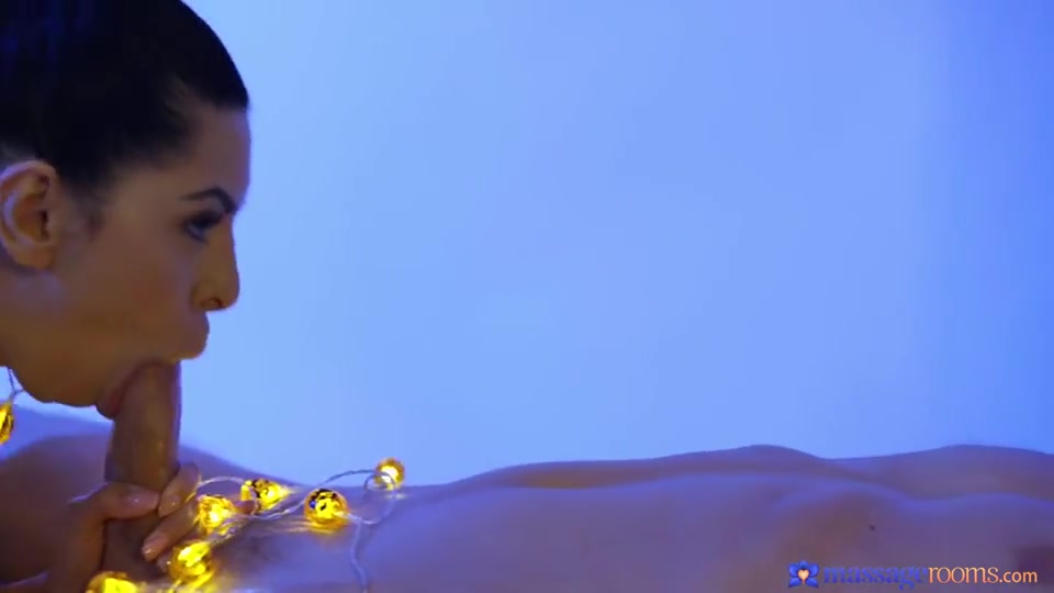 Joker Gives Wonder Woman A Massage 2