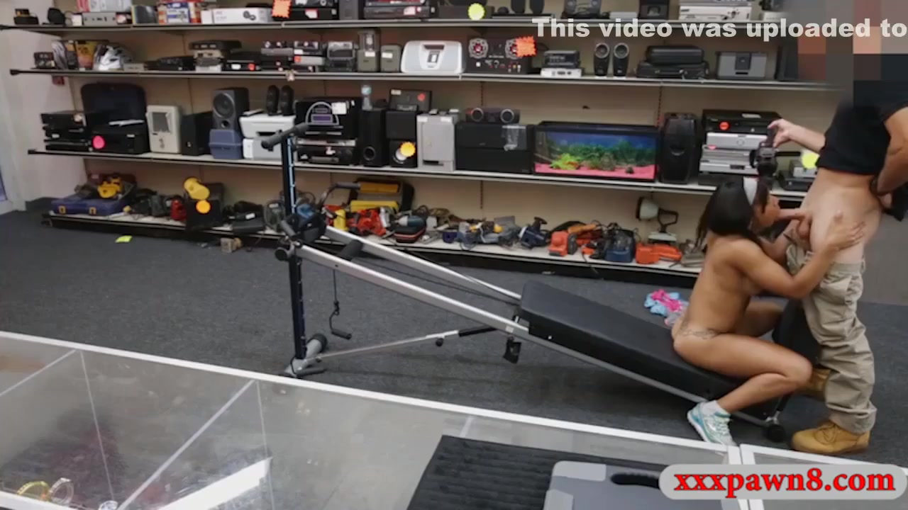 Ebony Woman Sucks Off And Screwed By Nasty Pawn Keeper