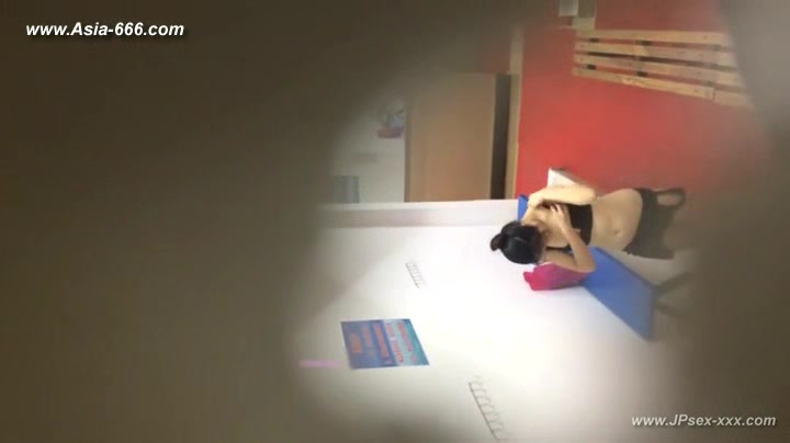 peeping chinese girls bathing.18